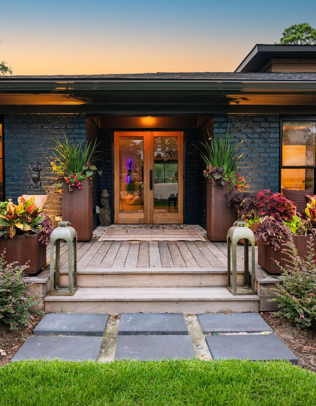 Image 3: Front Porch