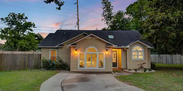 1231 Llewellyn Road