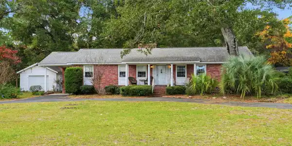 856 Robert E Lee Boulevard