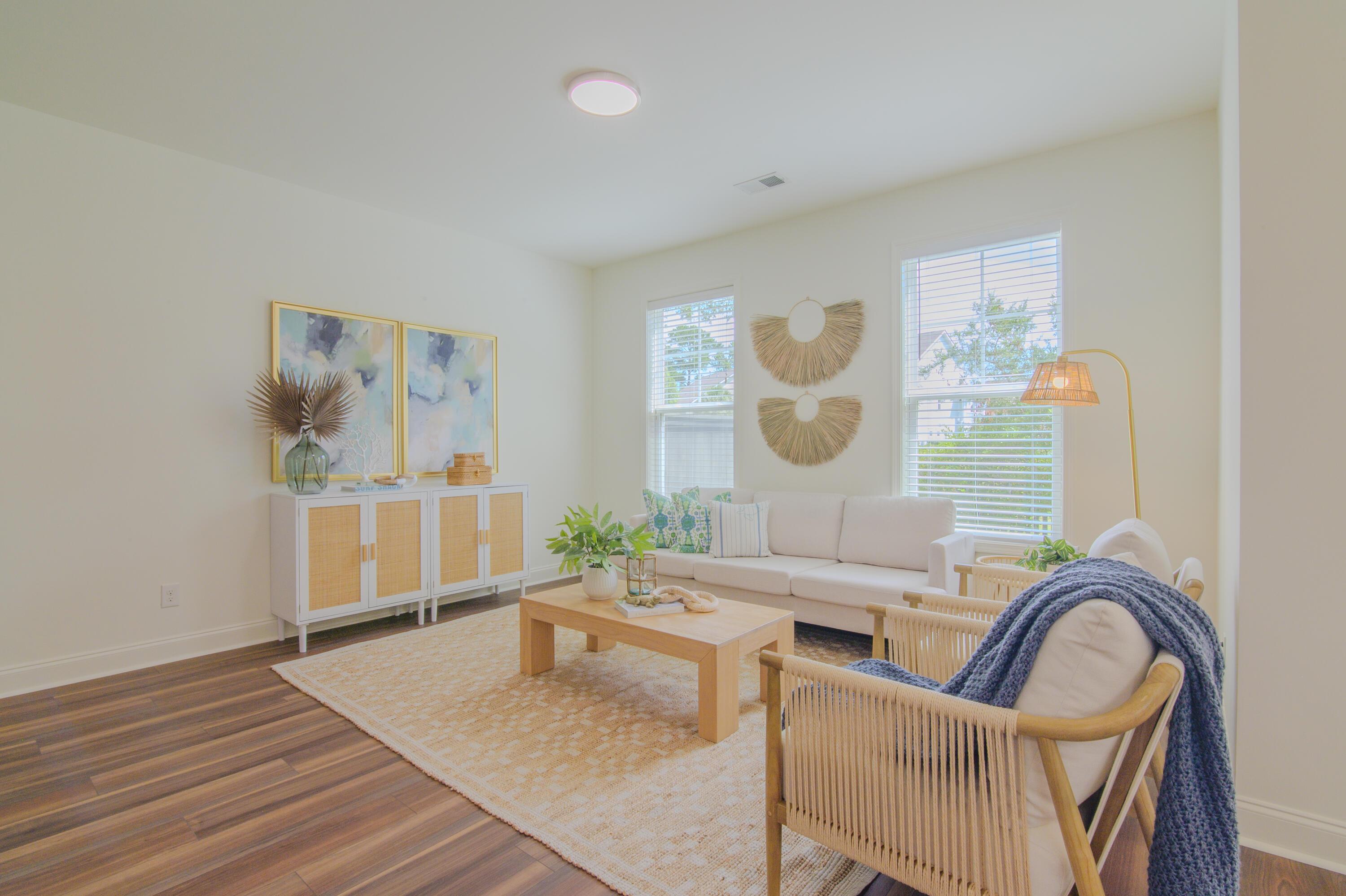 Image 3: Livingroom 2