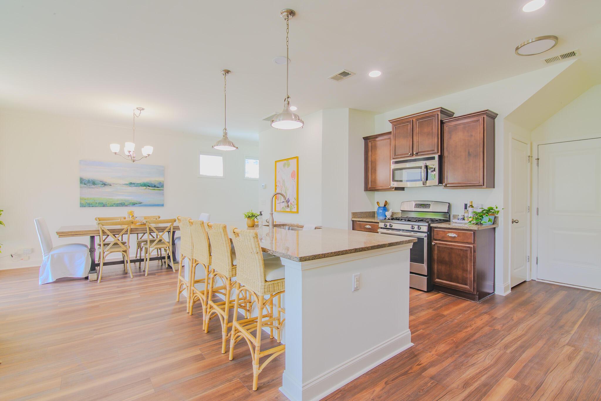 Image 4: Kitchen