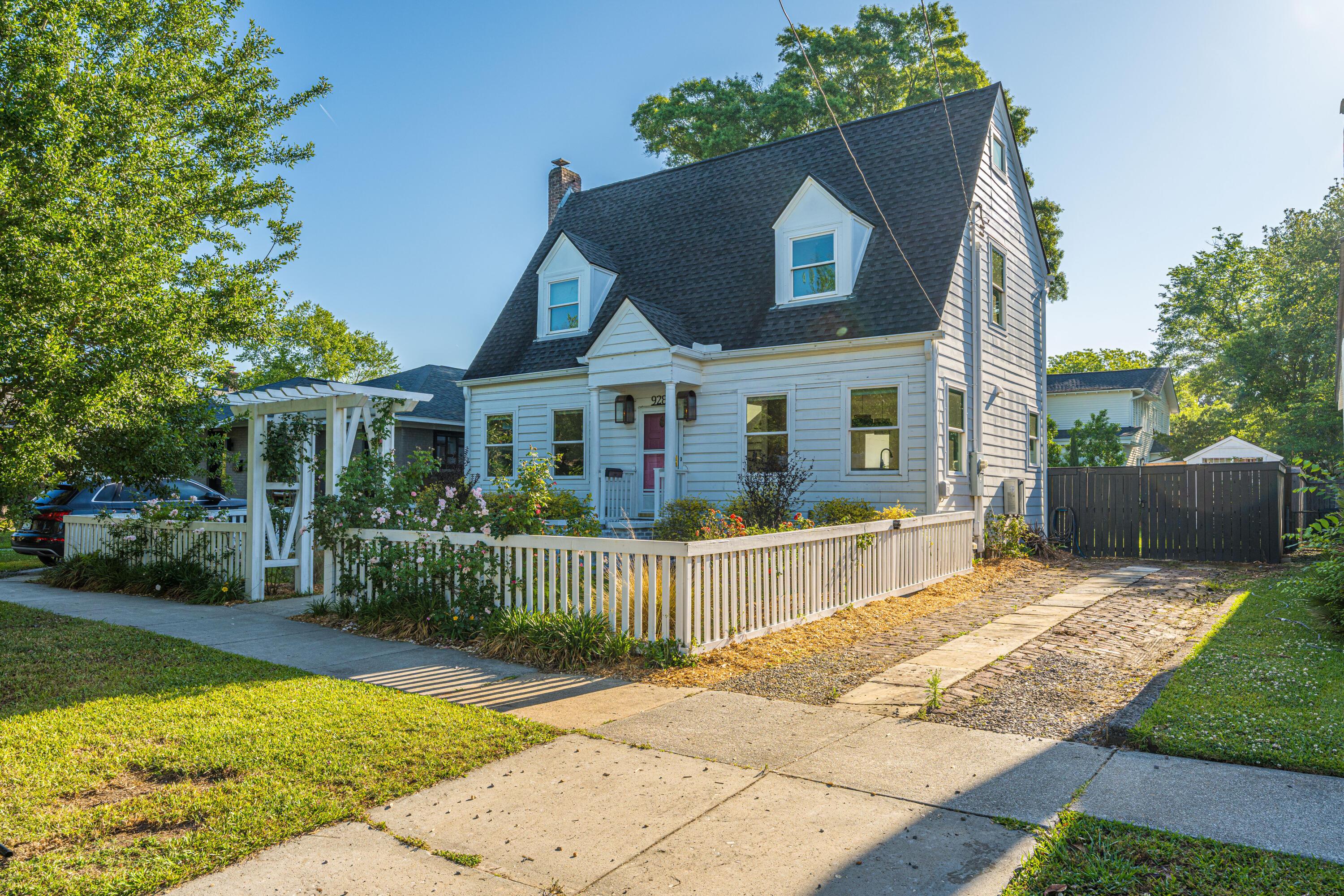 Image 2: 928AshleyAve003