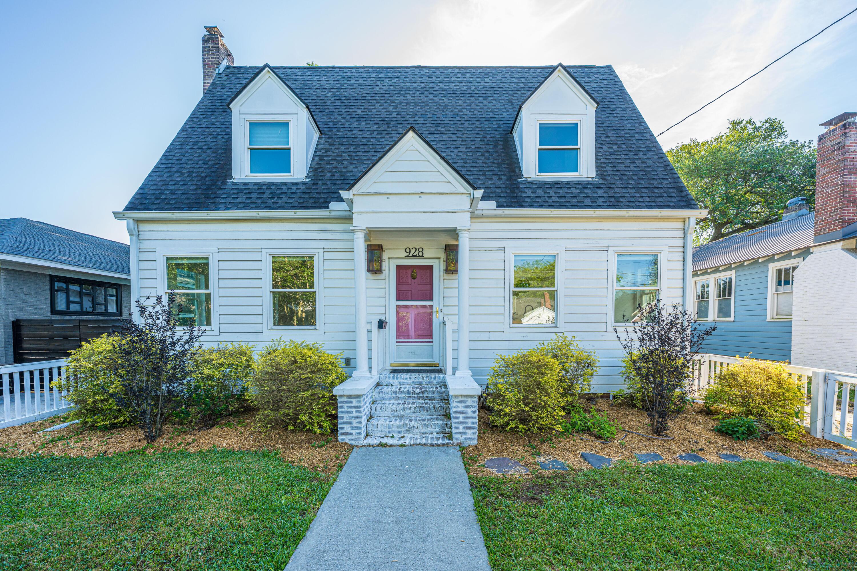 Image 3: 928AshleyAve006