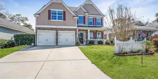 17 White Pond Boulevard