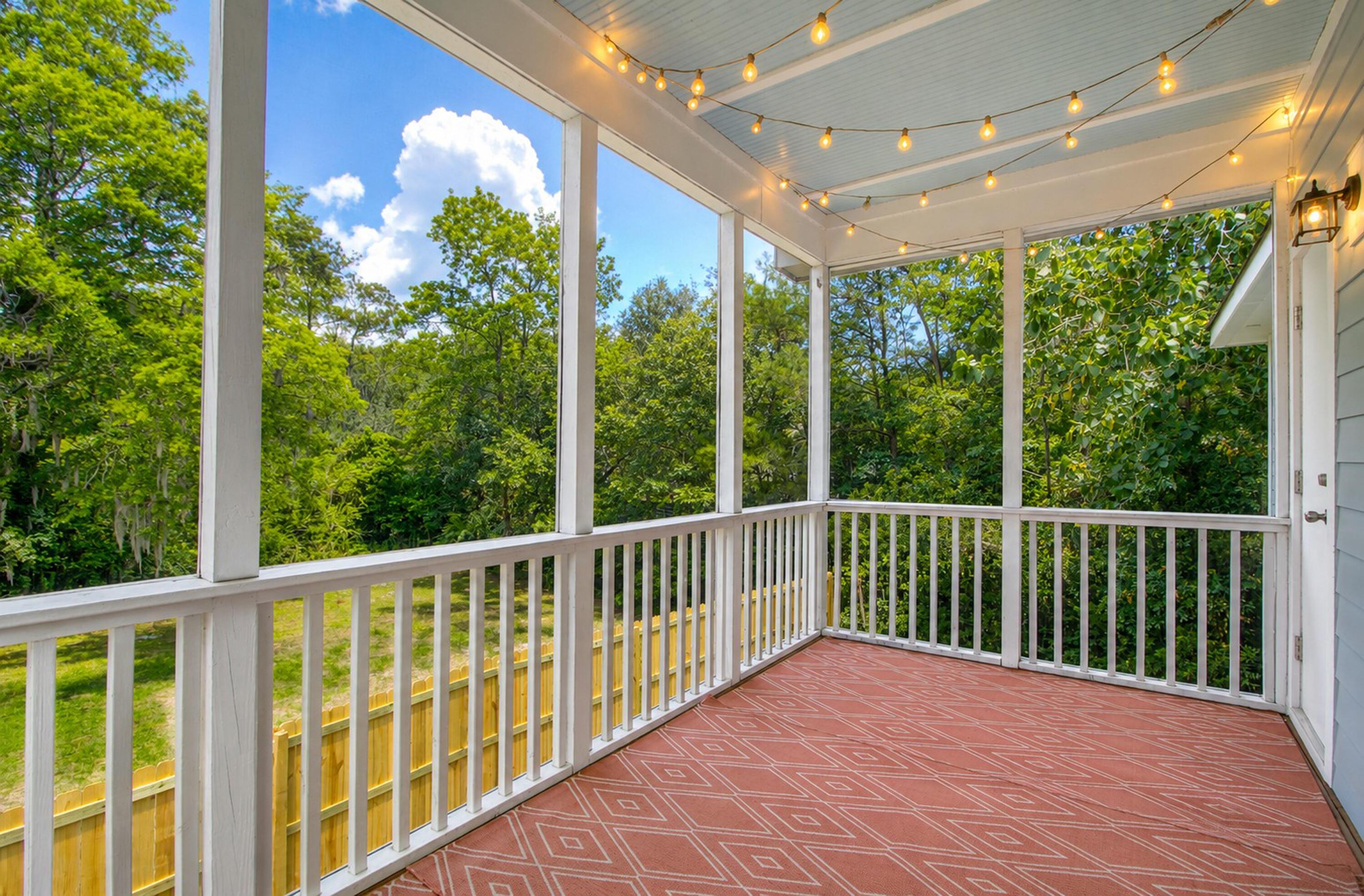 Image 4: Screened porch view