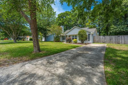 1141 Oakcrest Drive