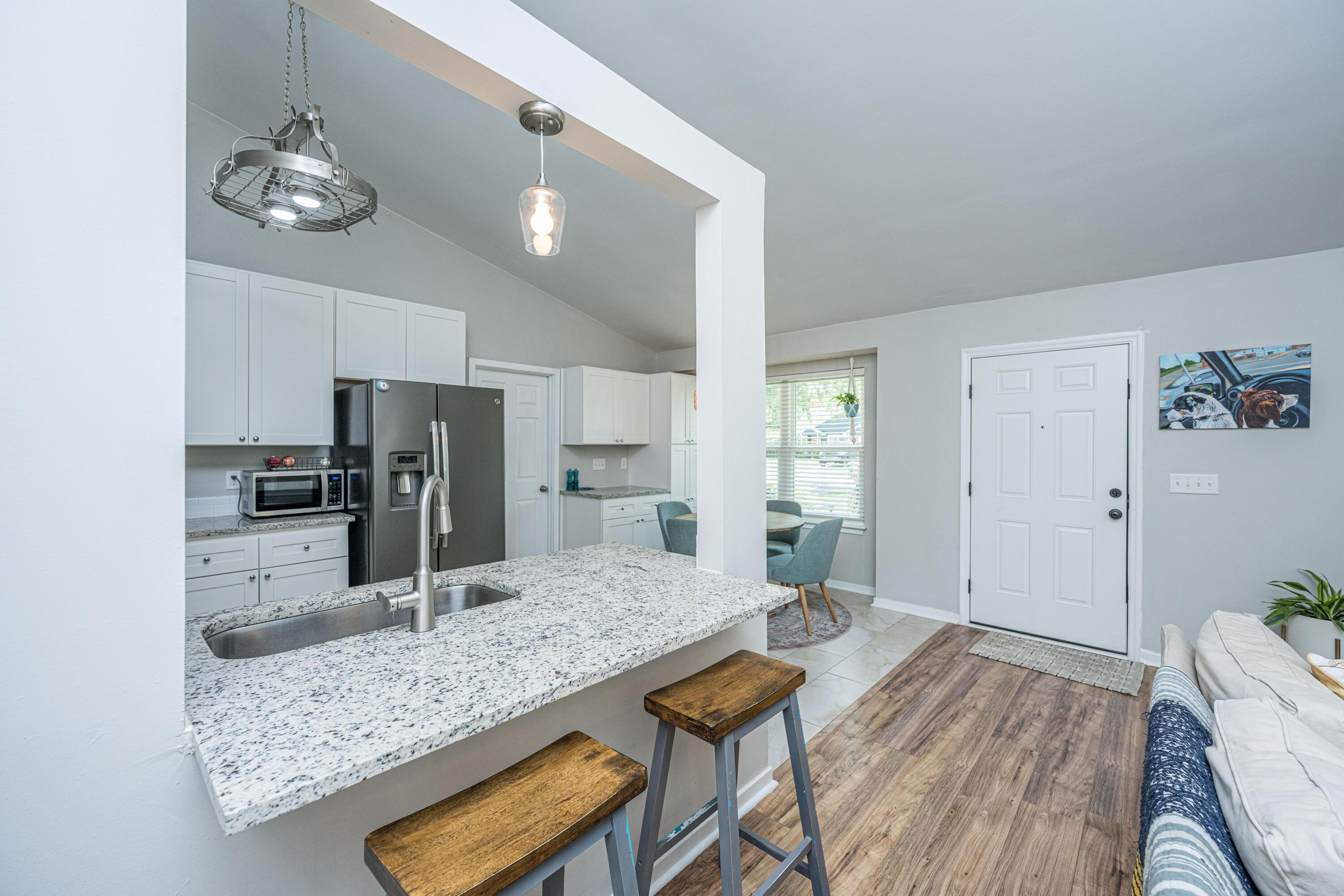 Image 2: 1141OakcrestDr016