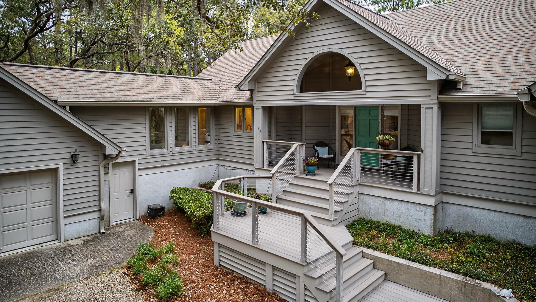 Image 2: 2 car garage with FROG attached