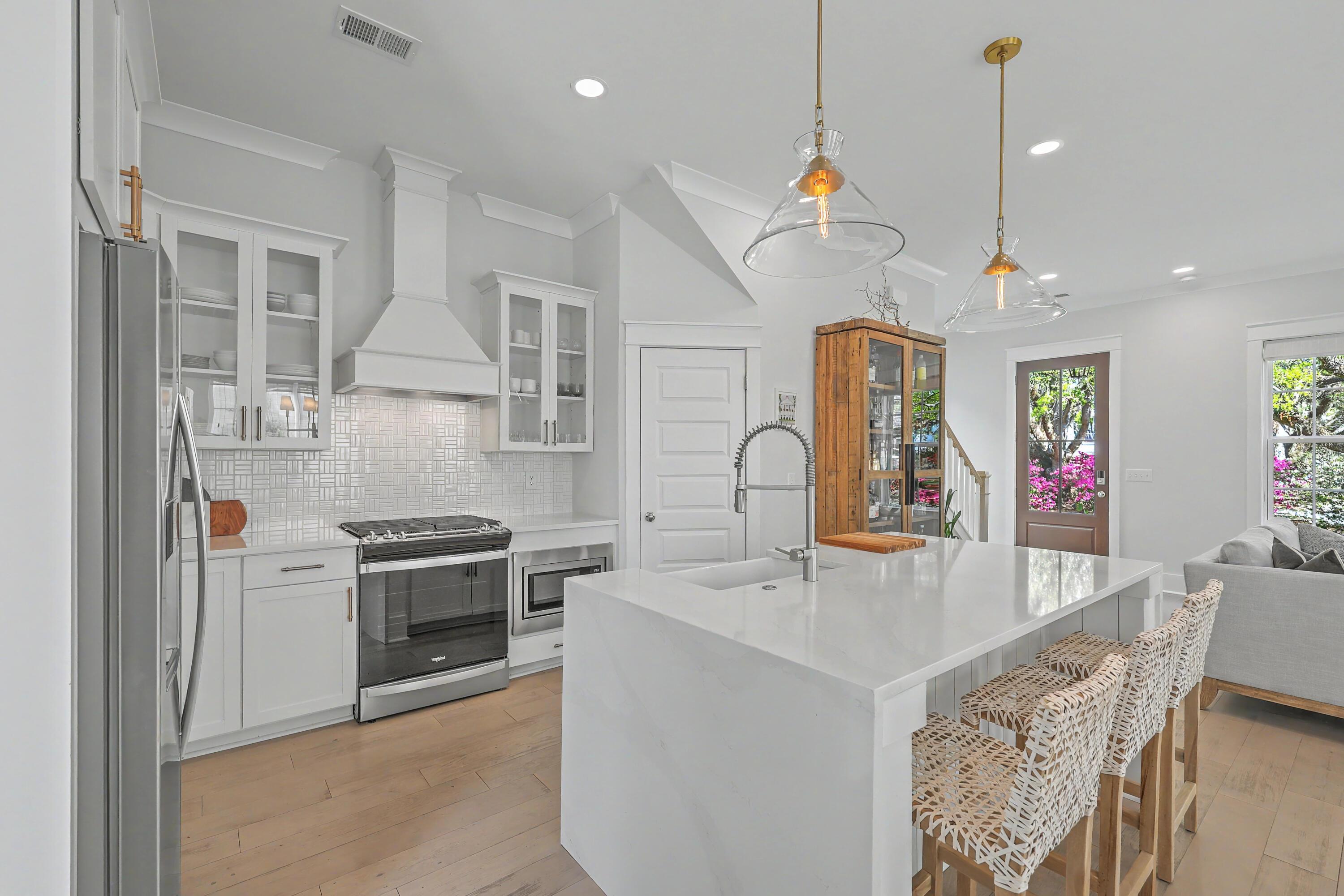 Image 4: Kitchen