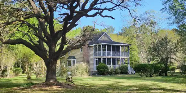 1183 White Road