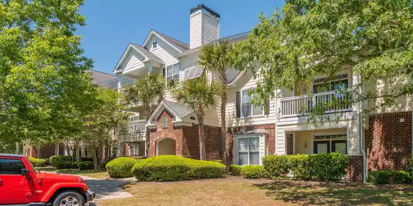 Image 4: 45SycamoreAve-004