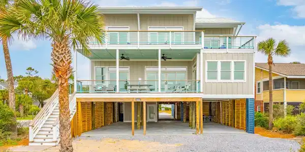 220 W Arctic Avenue