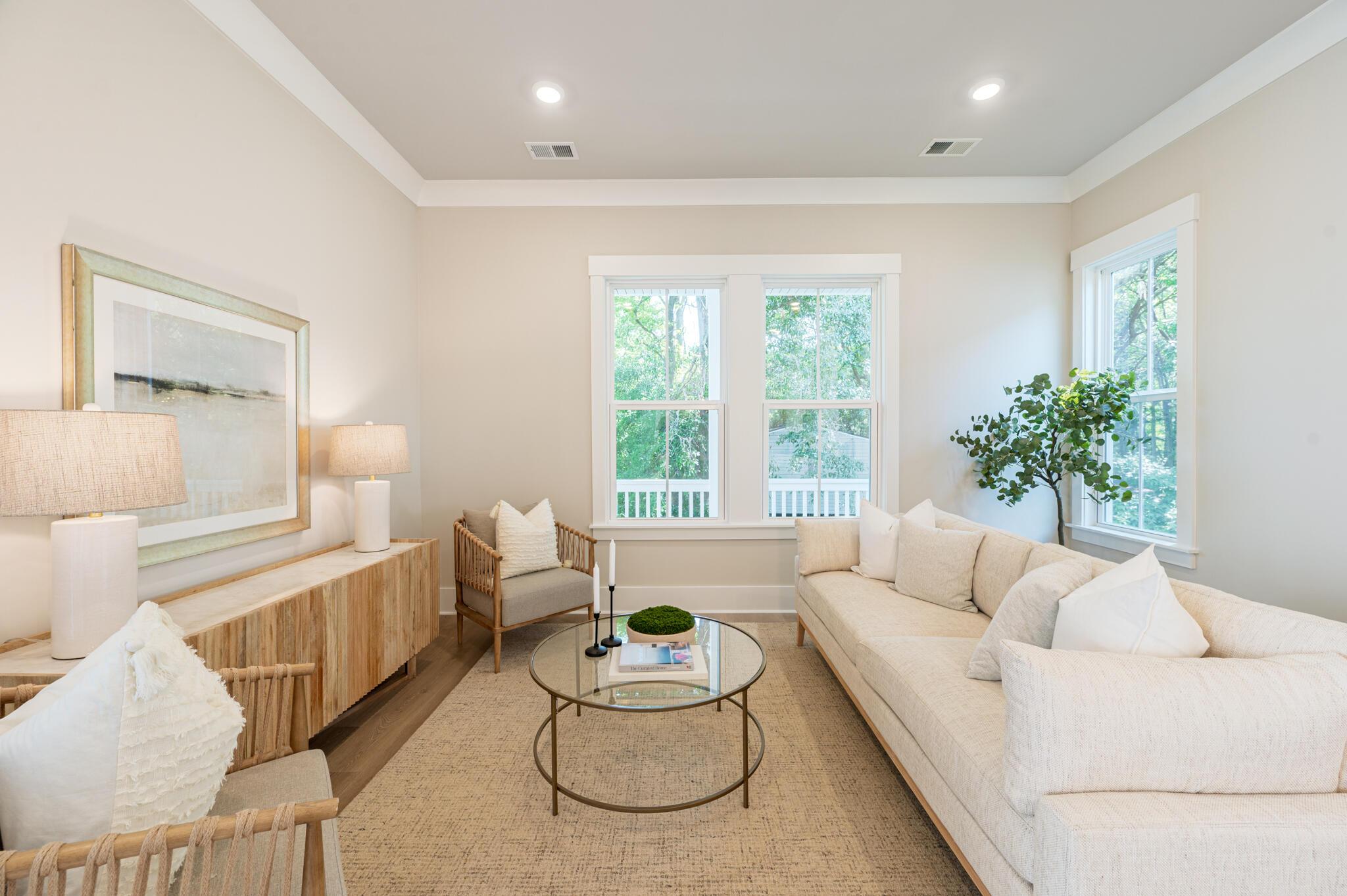 Image 3: Living Room