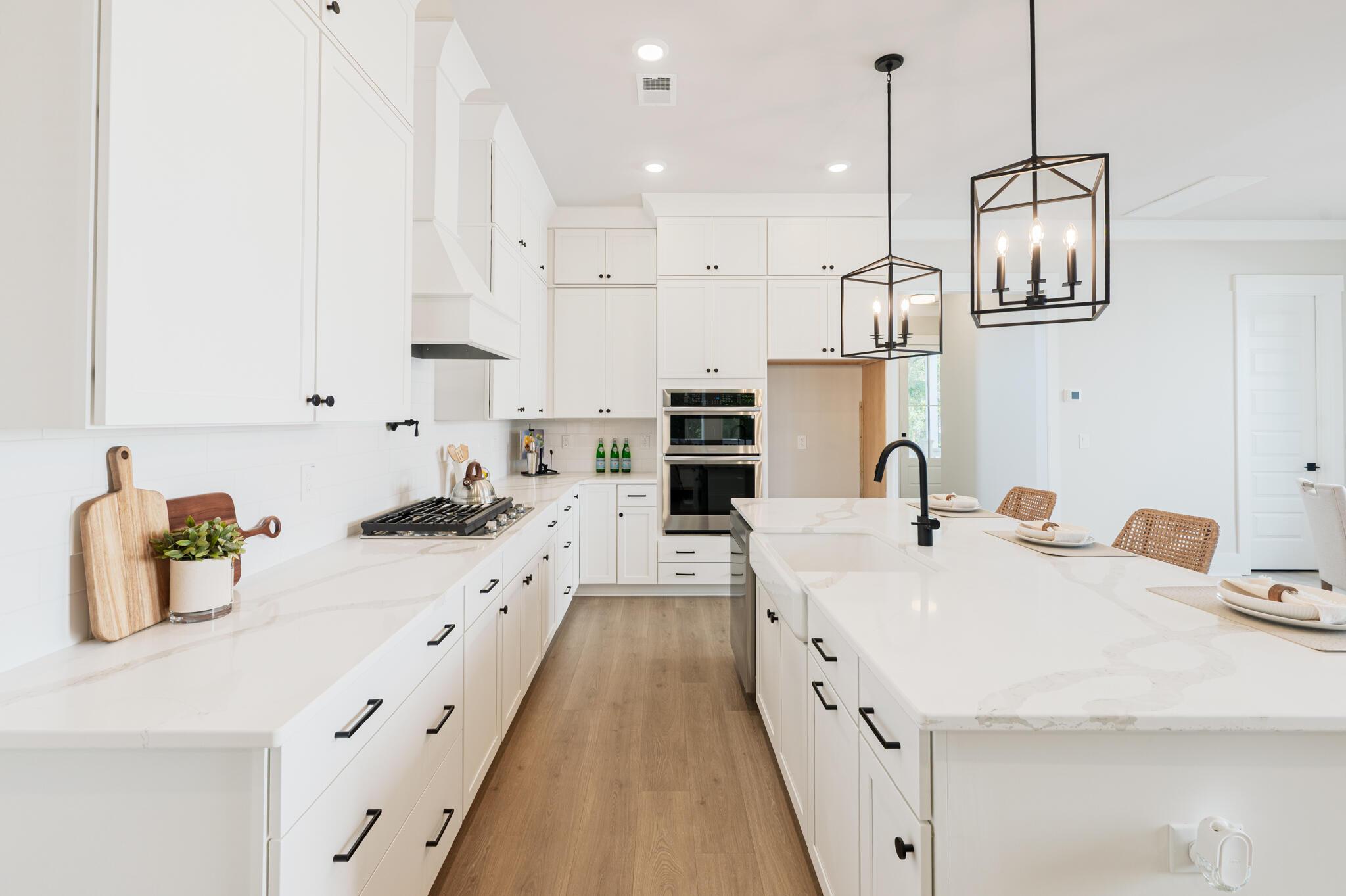 Image 4: Kitchen