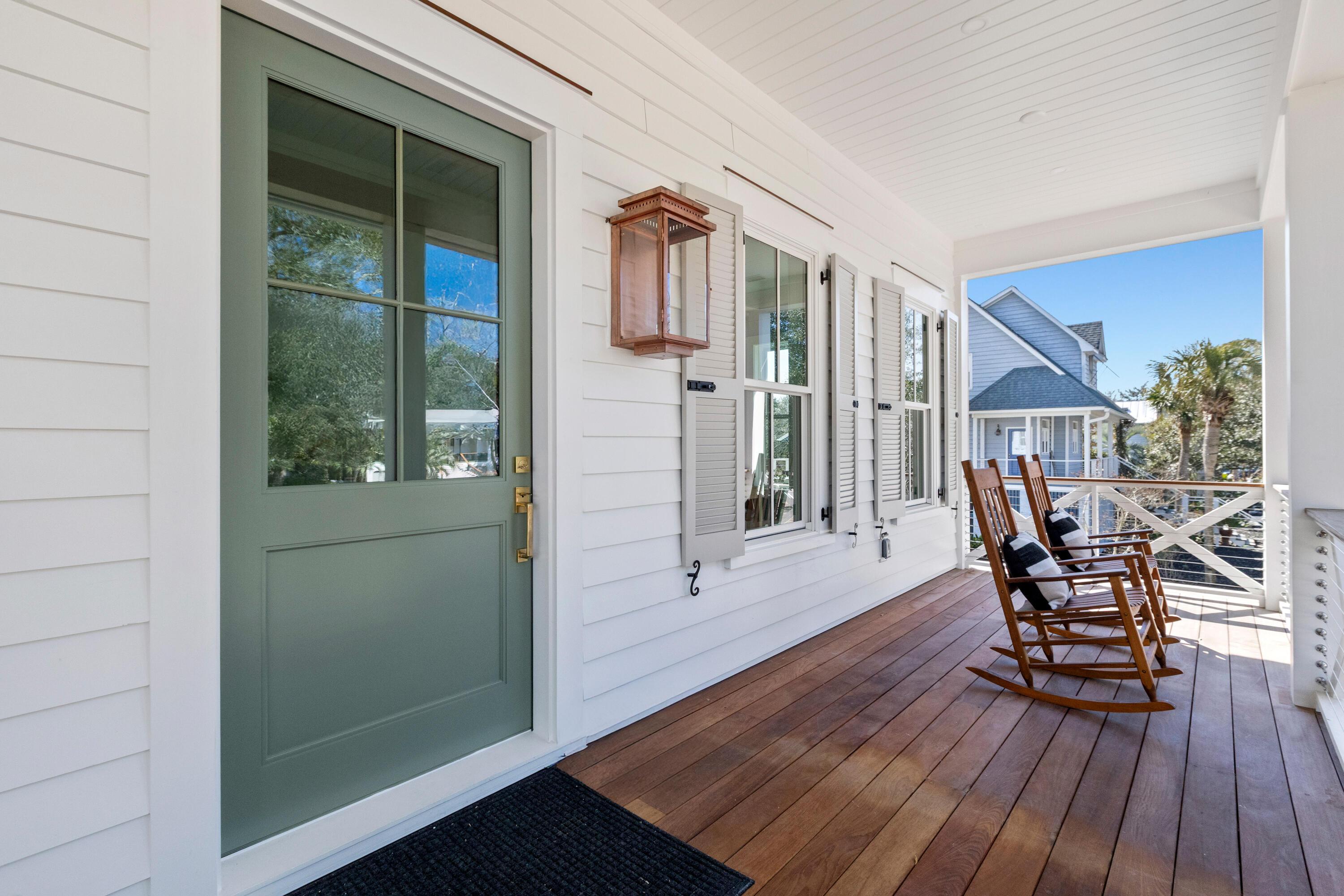 Image 3: Full Front Porch