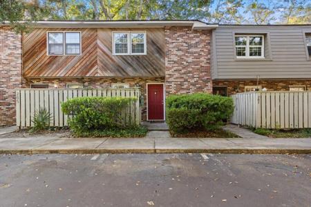 206 St Charles Court