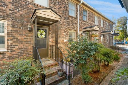 24 Bee Street