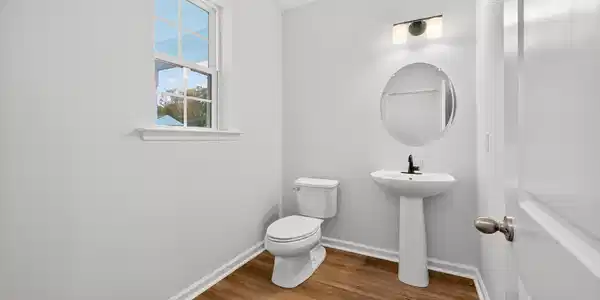 Image 4: Powder Room