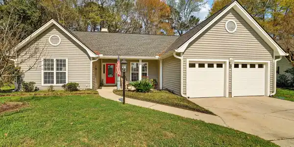 733 Woodland Pointe Place
