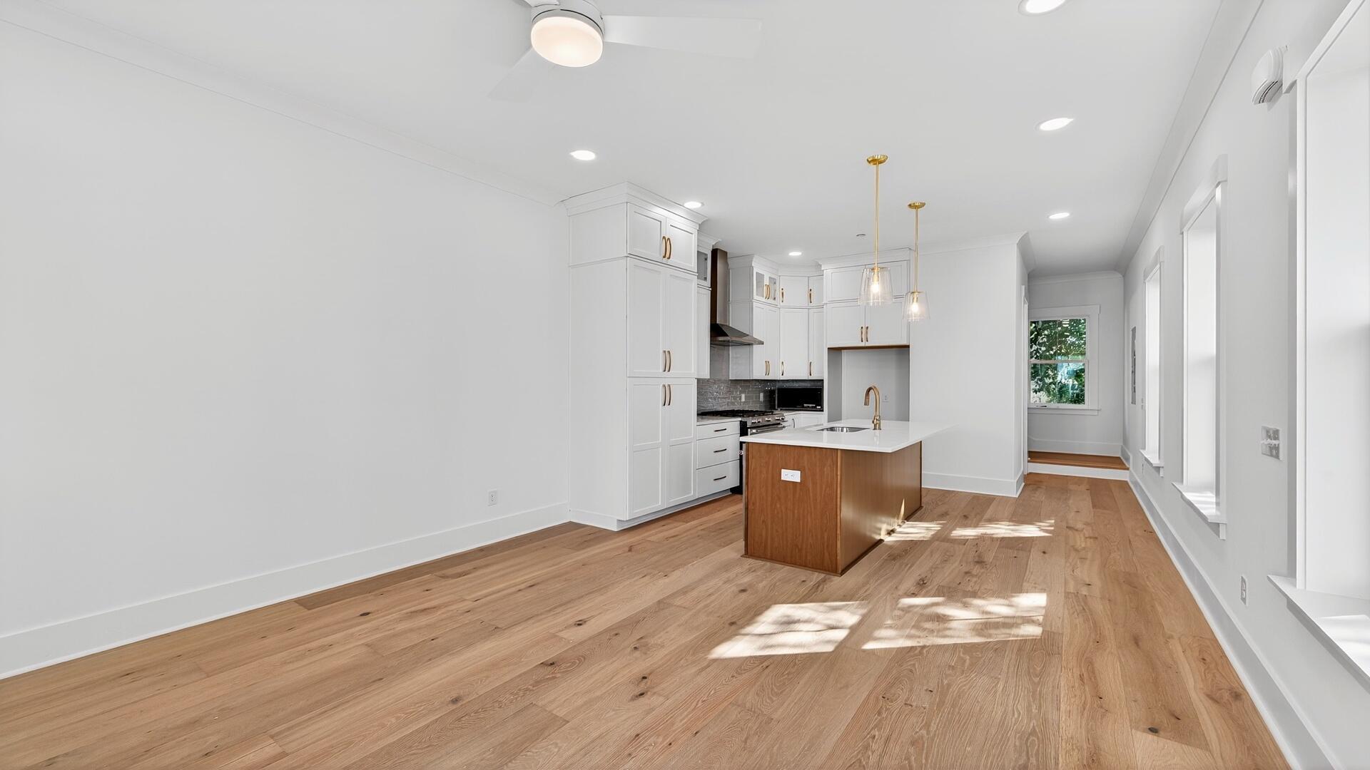 Image 3: Living Room