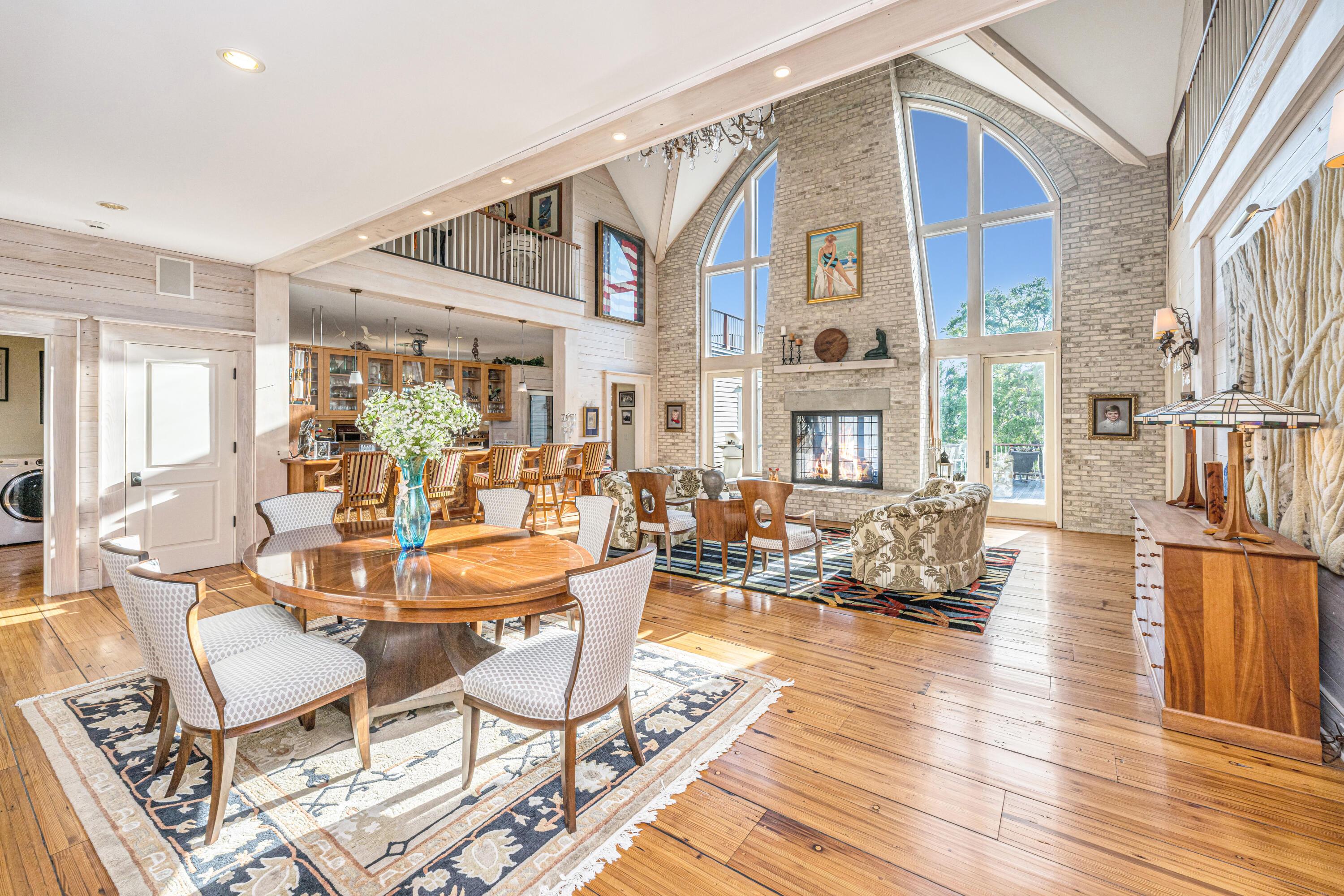 Image 2: 8654GlascowIslandLoop012