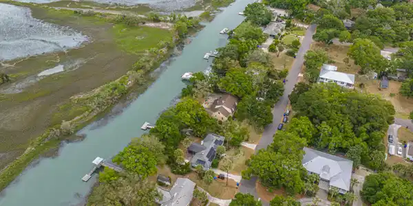 Image 2: 1614OakIslandDr076