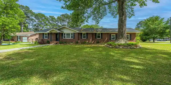 1400 W Lenevar Drive