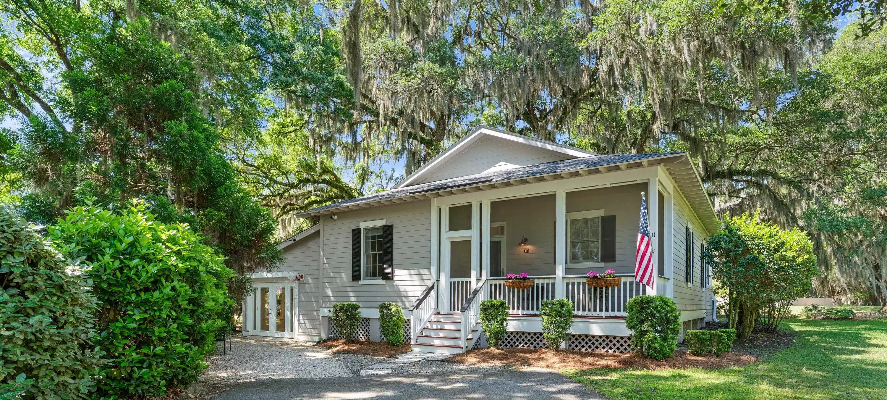 Image 1: 11 Ladys Walk Front