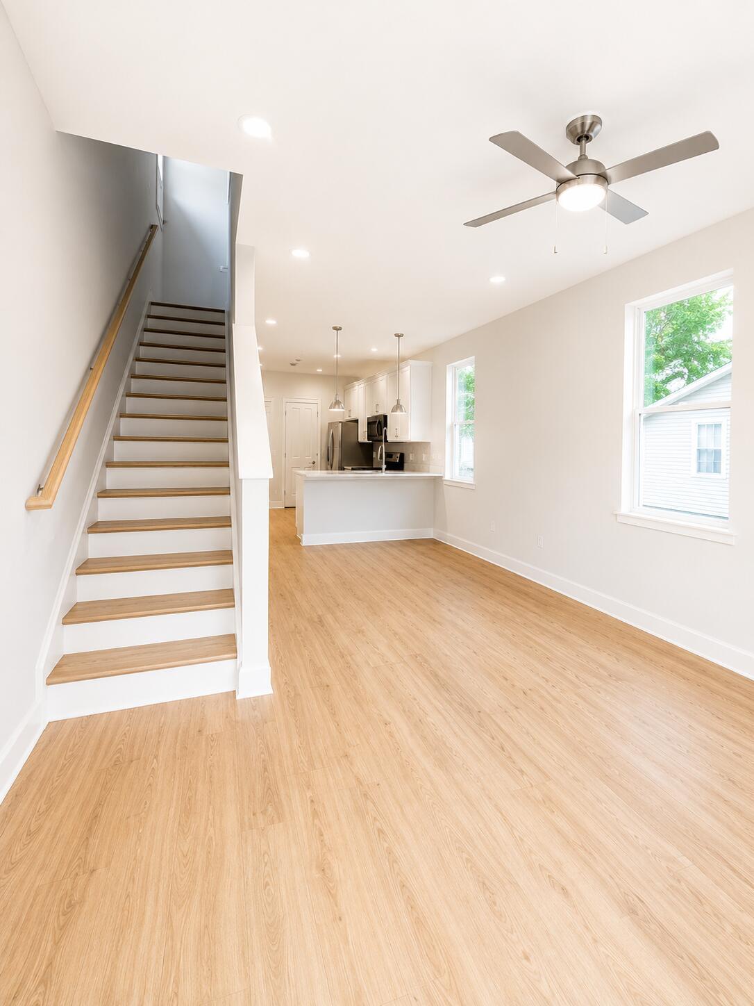 Image 4: Living Area