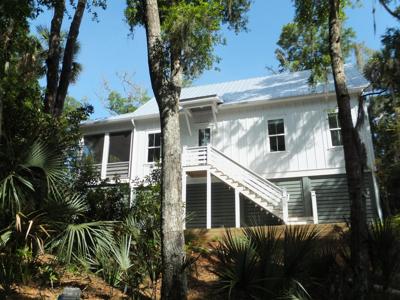 575 Pelican Court