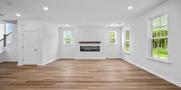 Image 3: Living Room