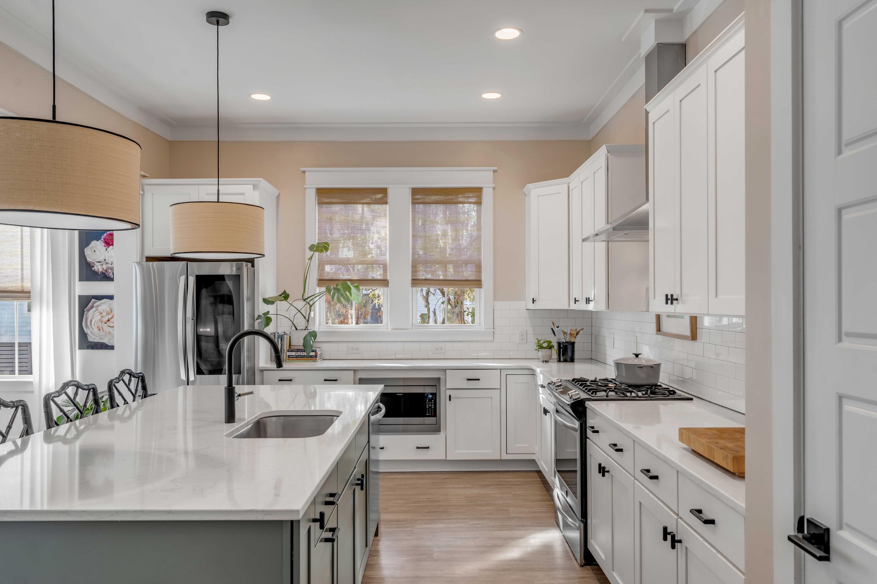 Image 2: Kitchen
