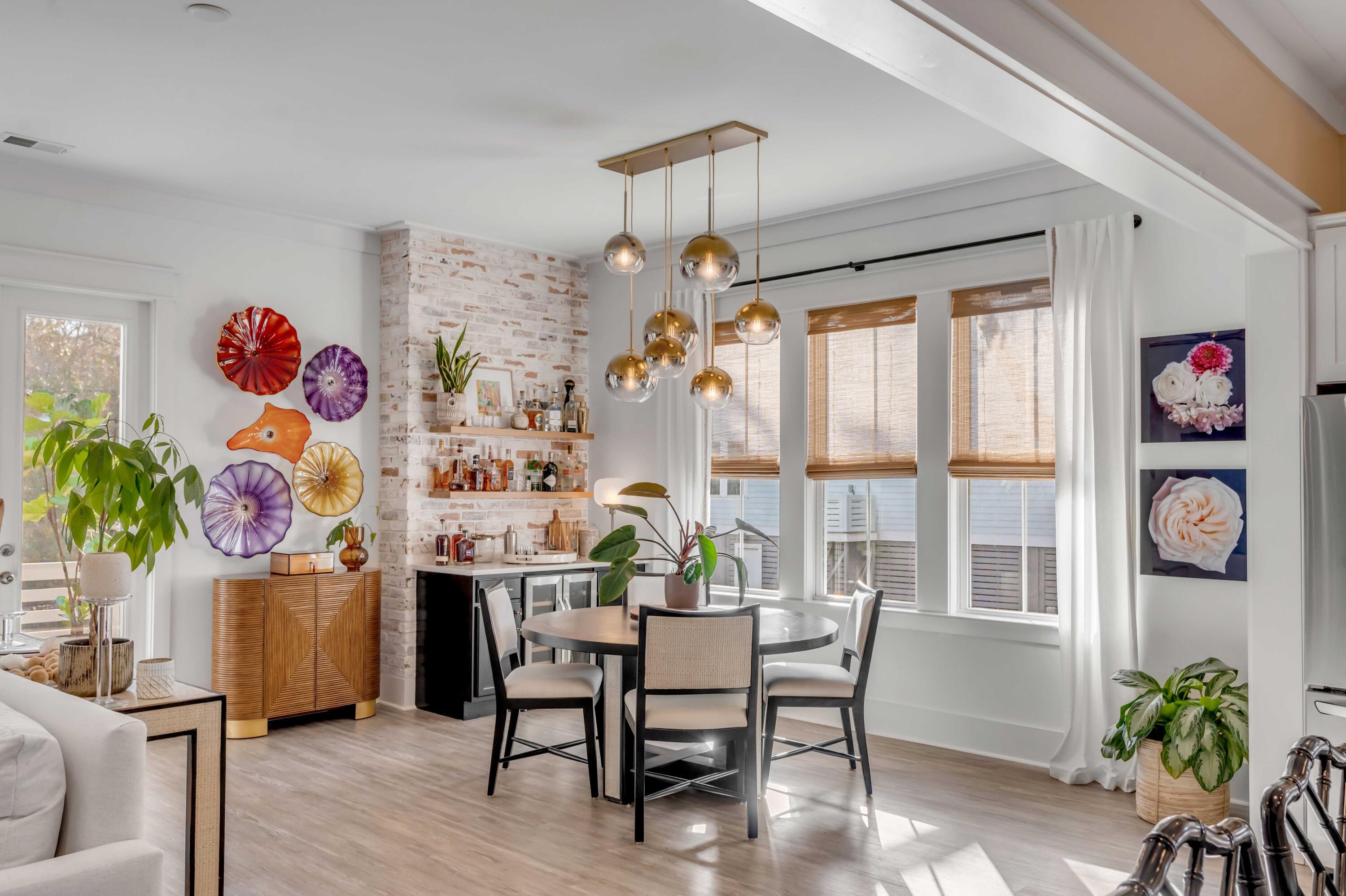 Image 3: Dining Room & Bar