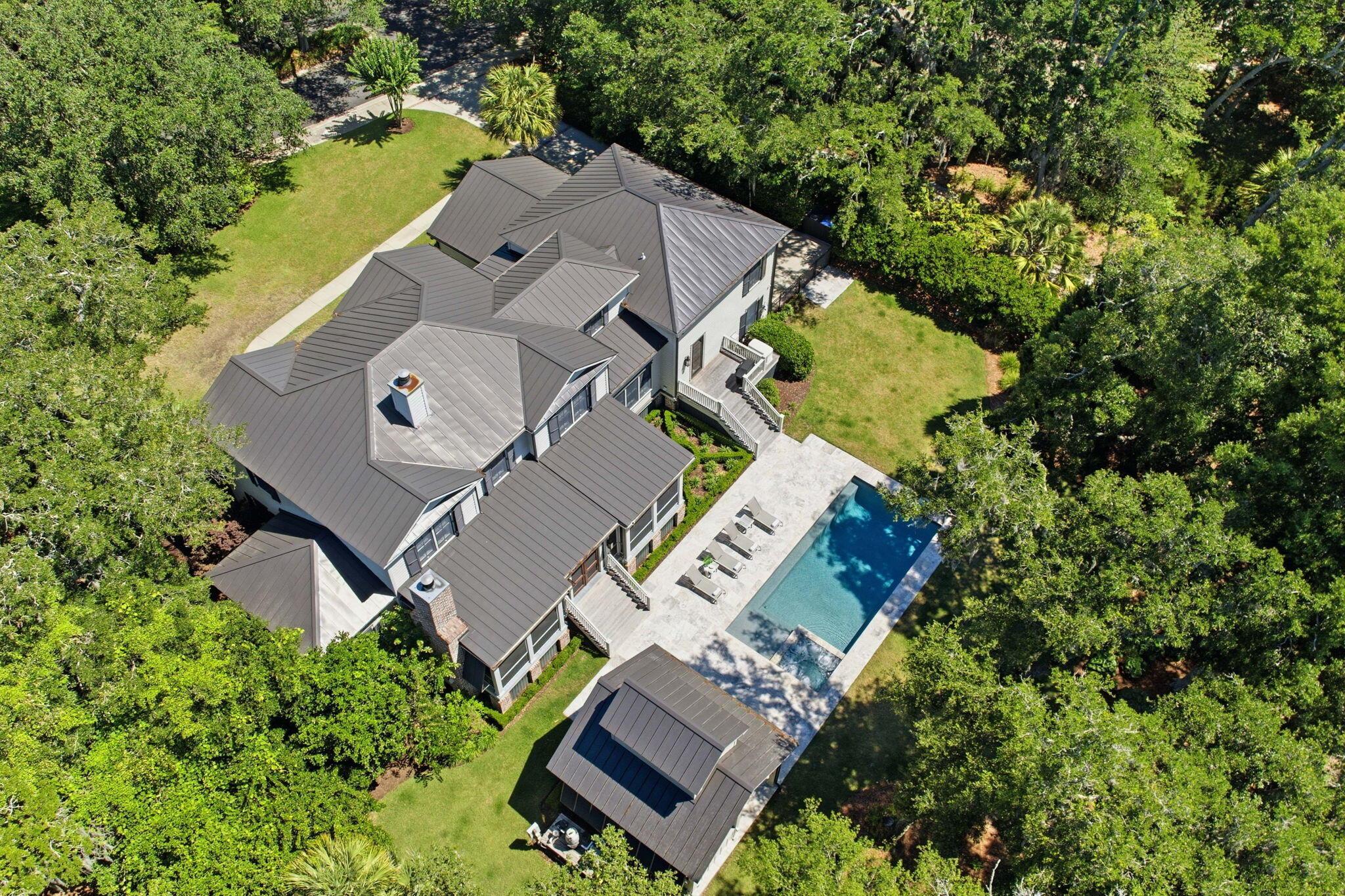 Image 4: Expansive One Acre Property