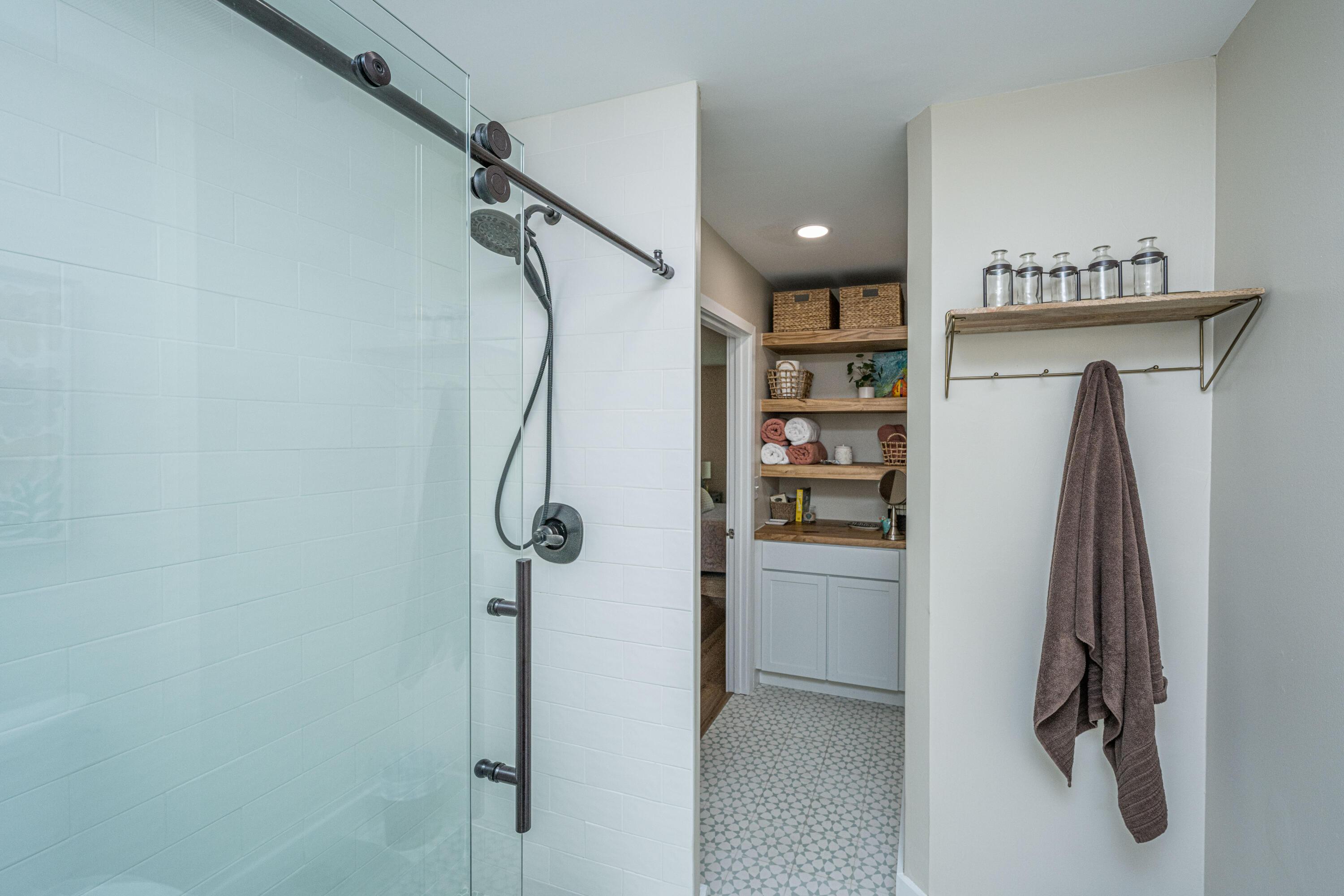 Image 4: 1141OakcrestDr035