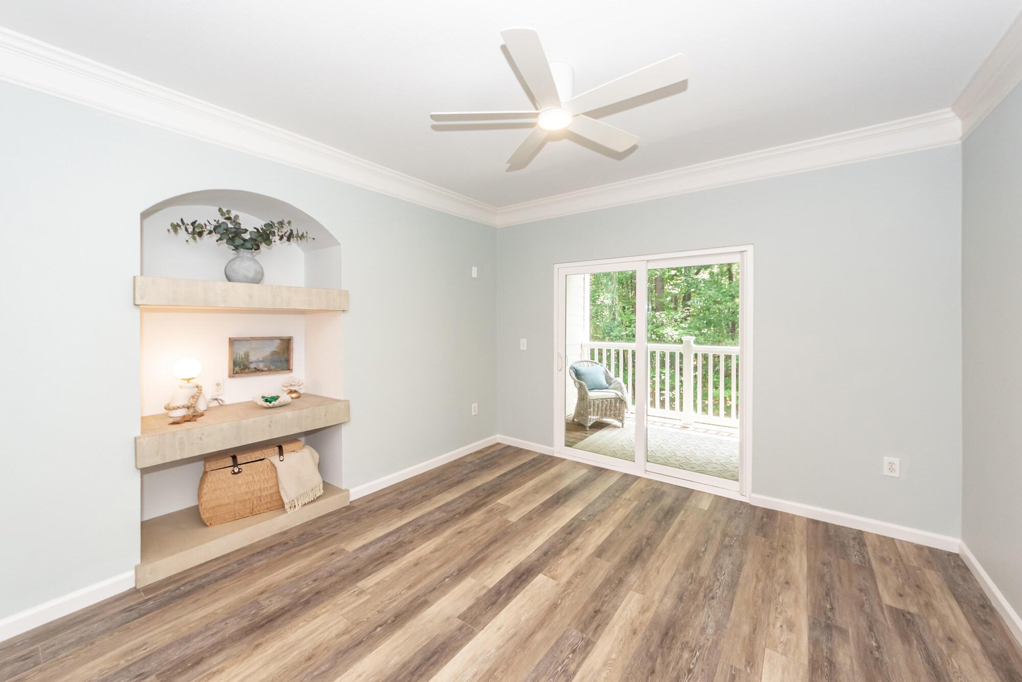 Image 4: living area