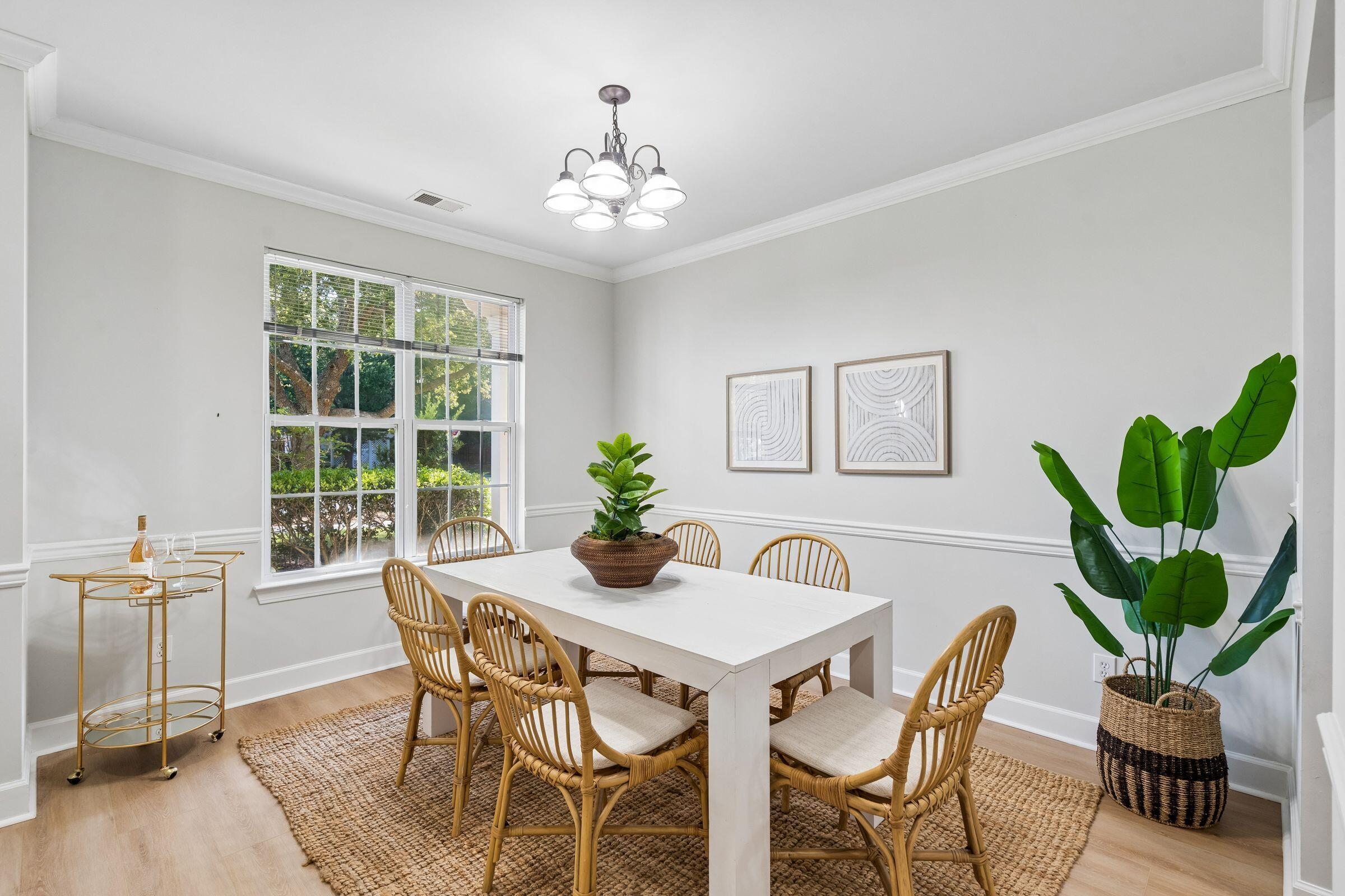 Image 3: Dining