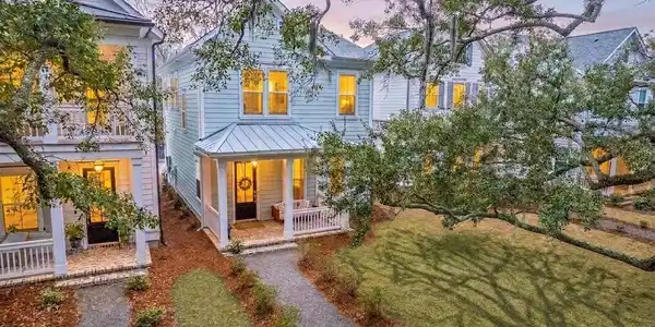 1032 Avenue Of Oaks