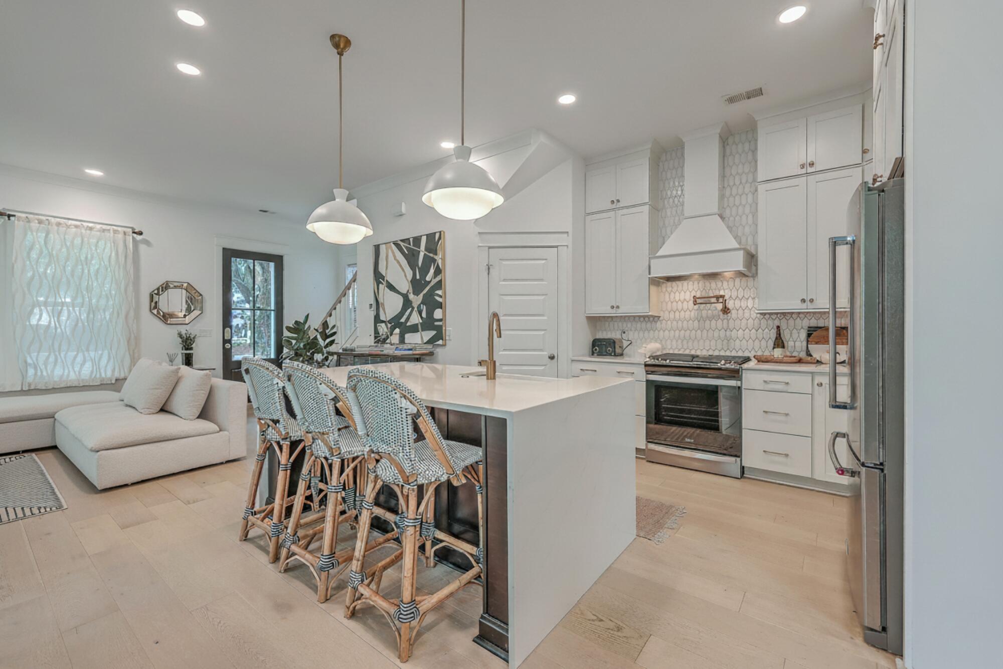 Image 3: Kitchen / Living