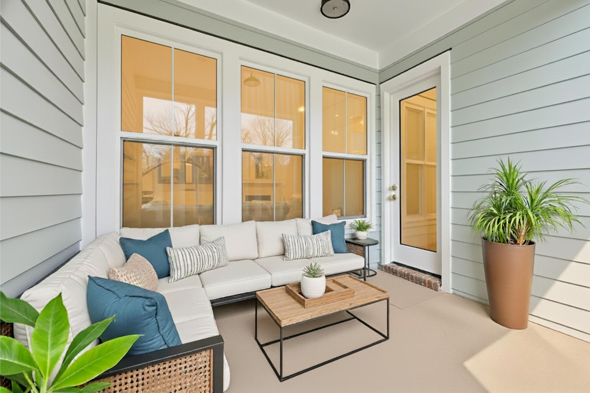 Image 4: Back Screen Porch
