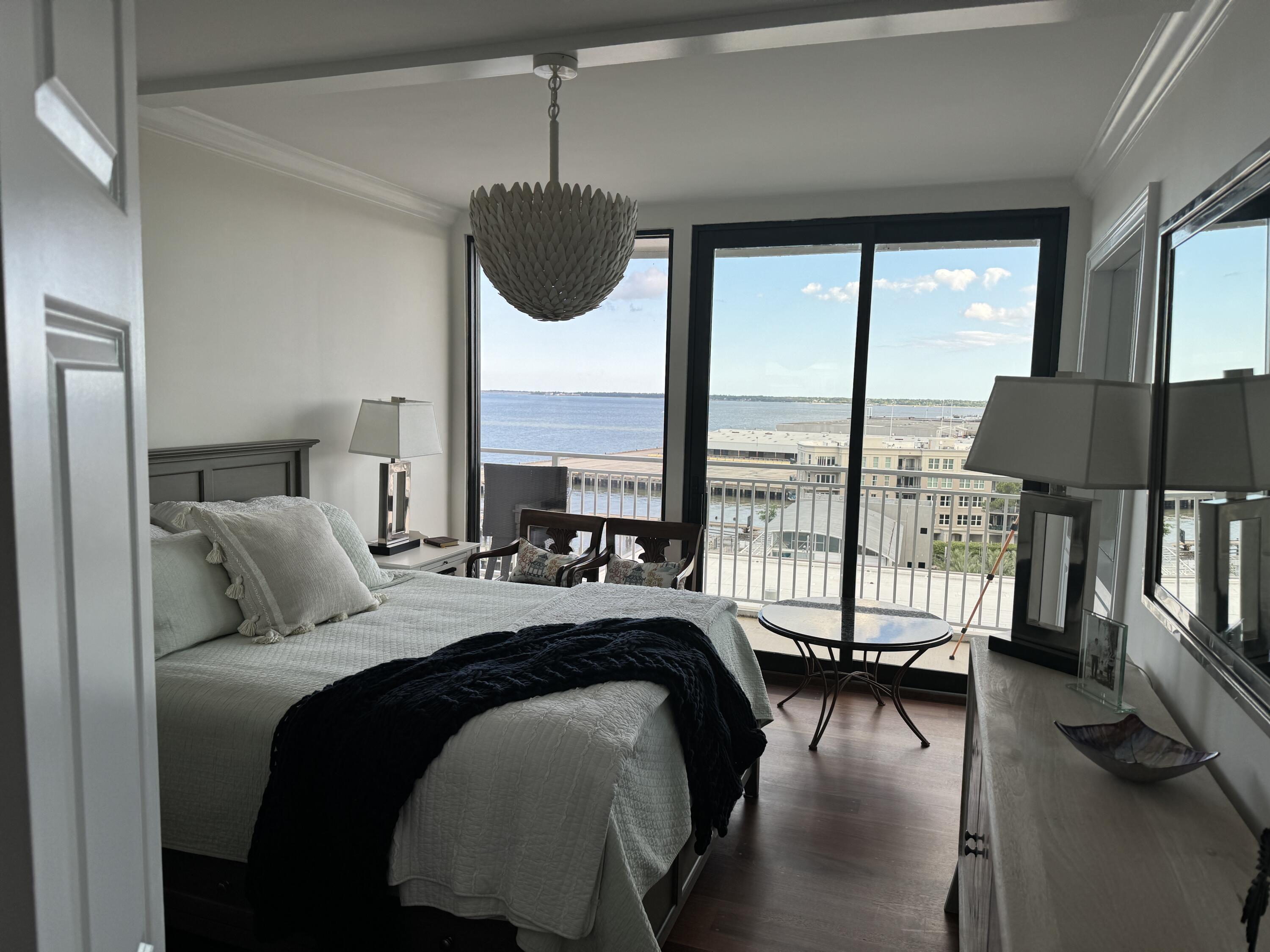Image 3: Bedroom