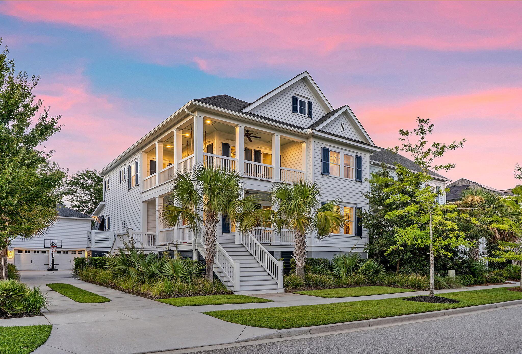 Image 1: Gorgeous Charleston Single home!