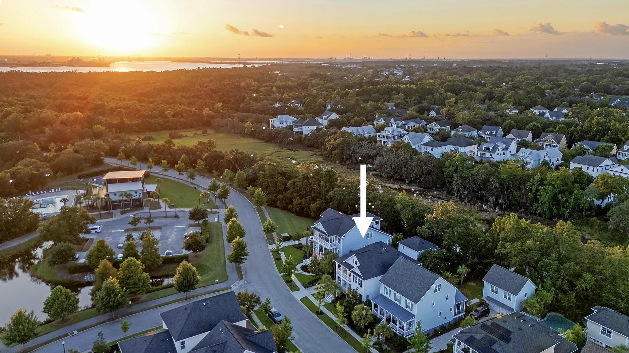 Image 3: Prime location on the island!