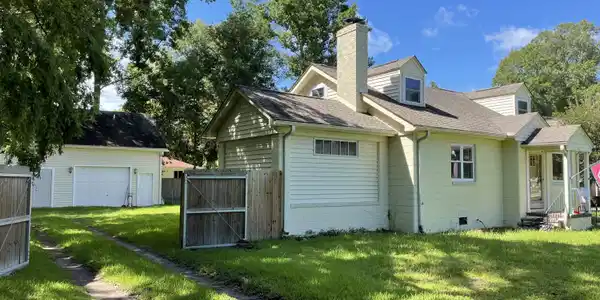 Image 4: Side view