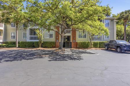 1600 Long Grove Drive