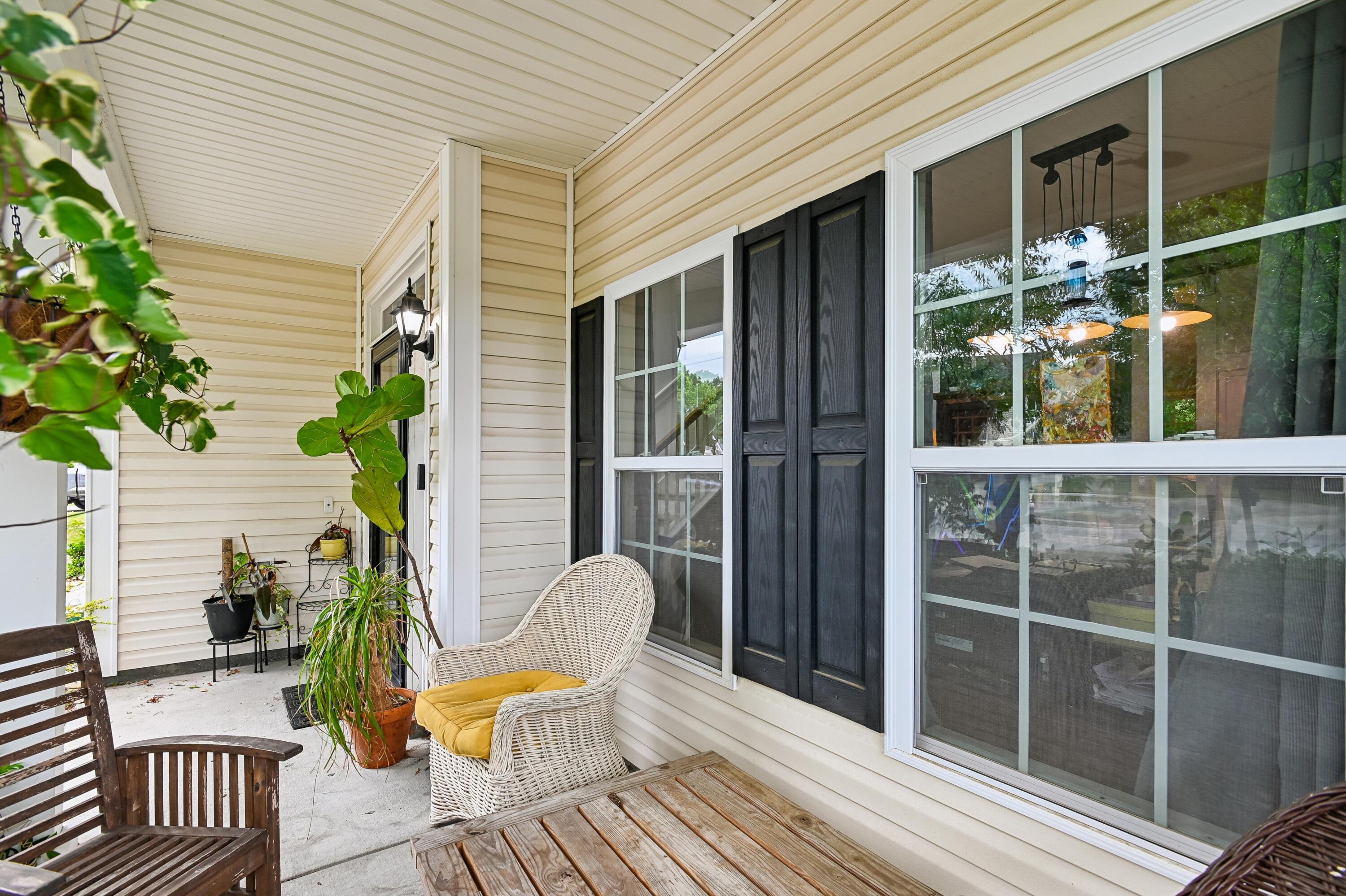 Image 4: 34-Porch