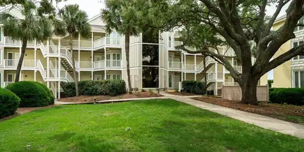 9000 Palmetto Dr