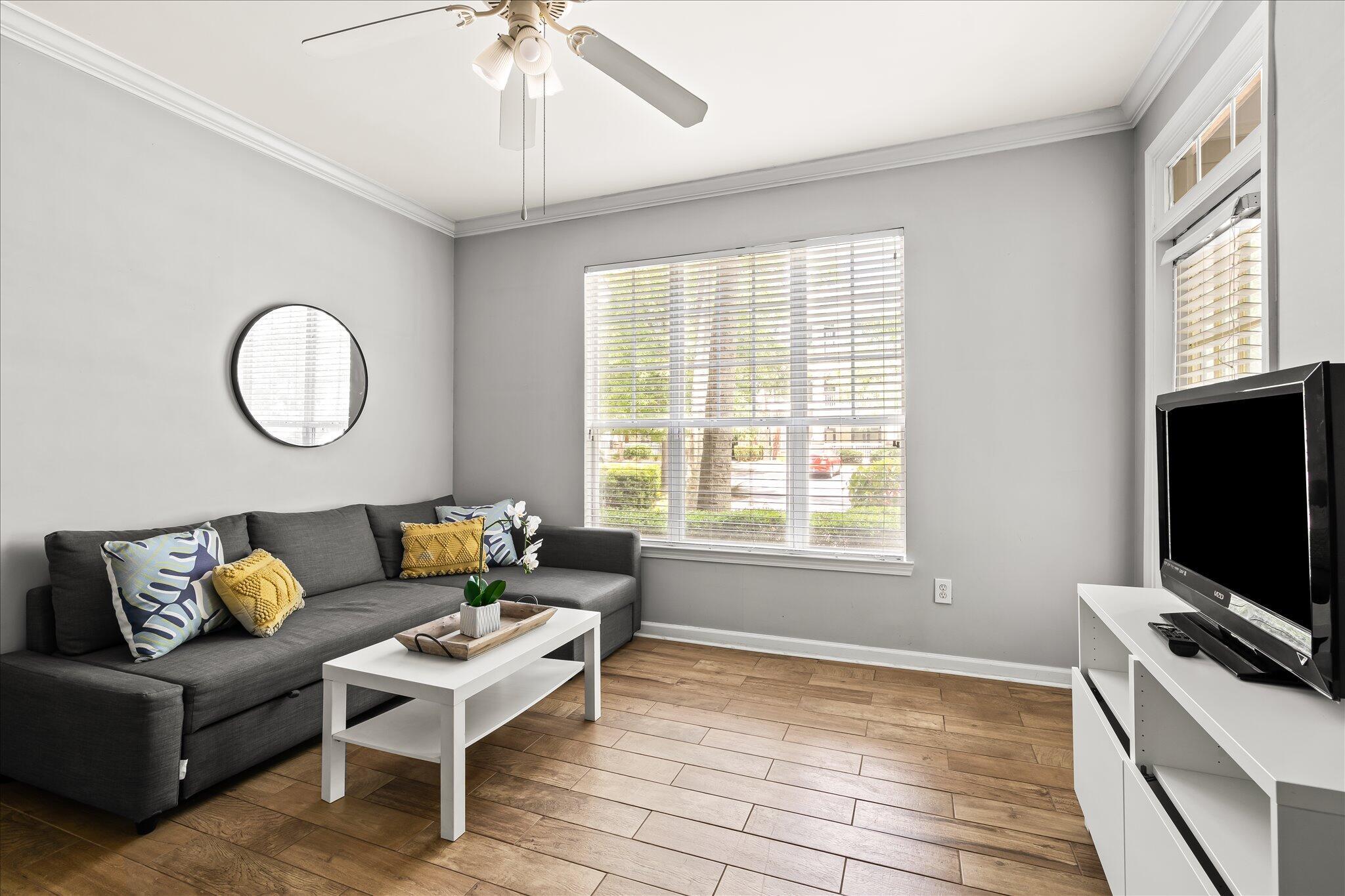 Image 4: 4 Living Room