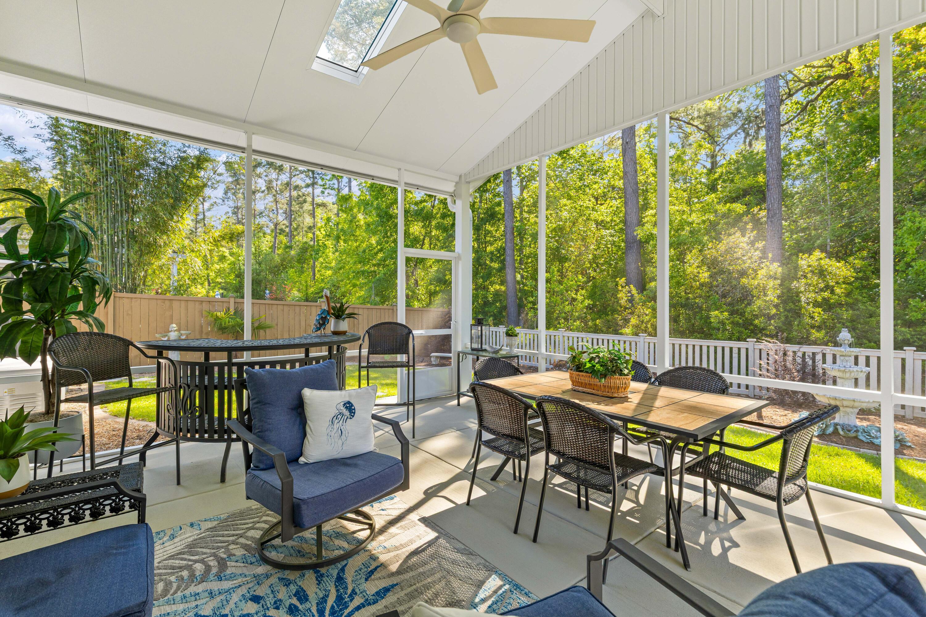 Image 2: Huge custom built screened in porch