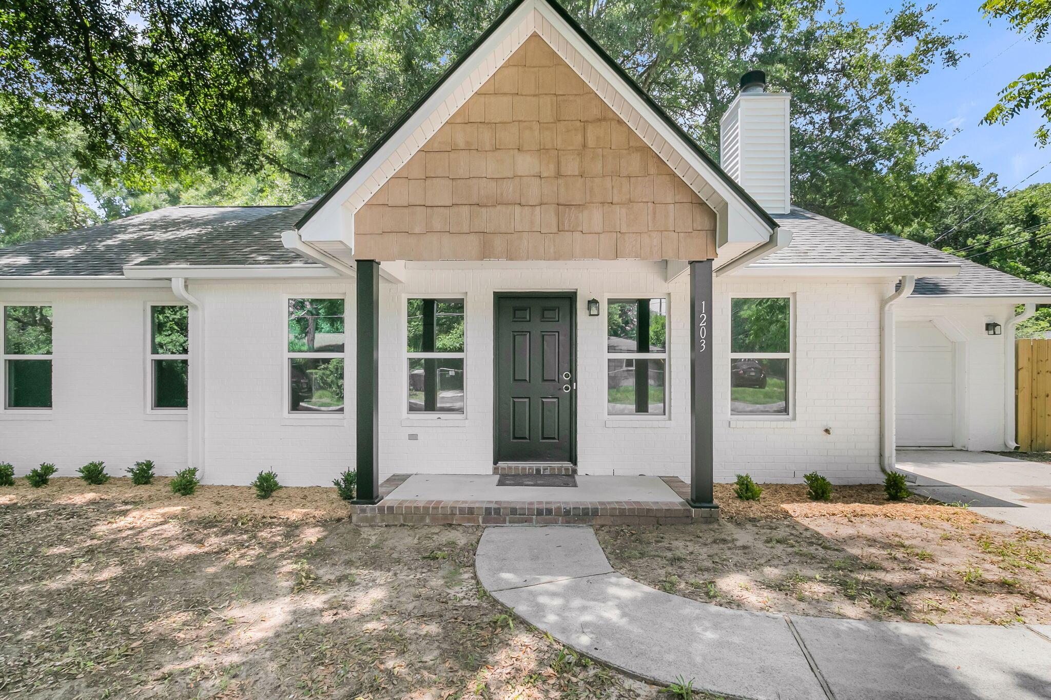 Image 1: 1203 Sea Aire Dr